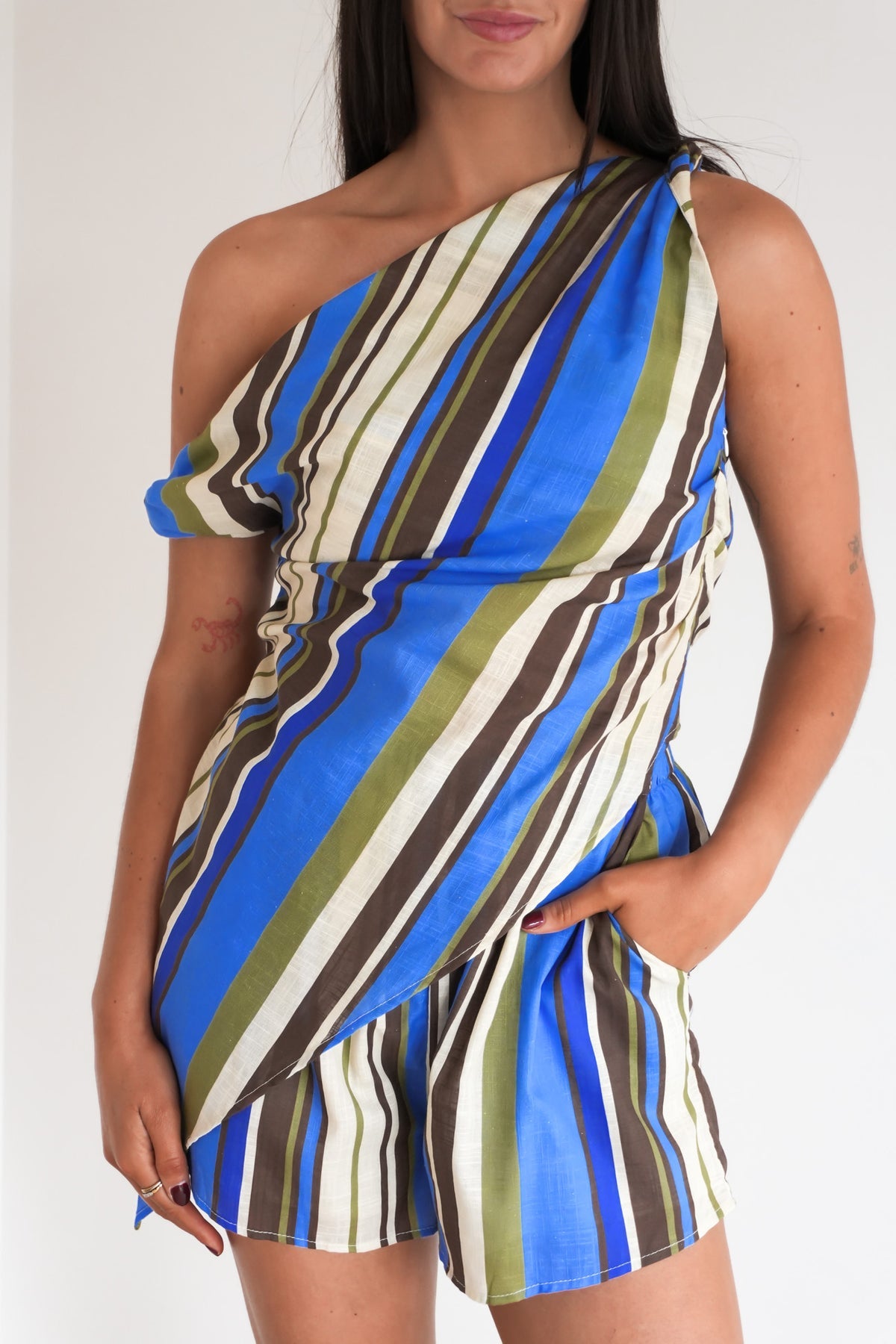 Conjunto short rayas azul caqui escote V | Muy versátil