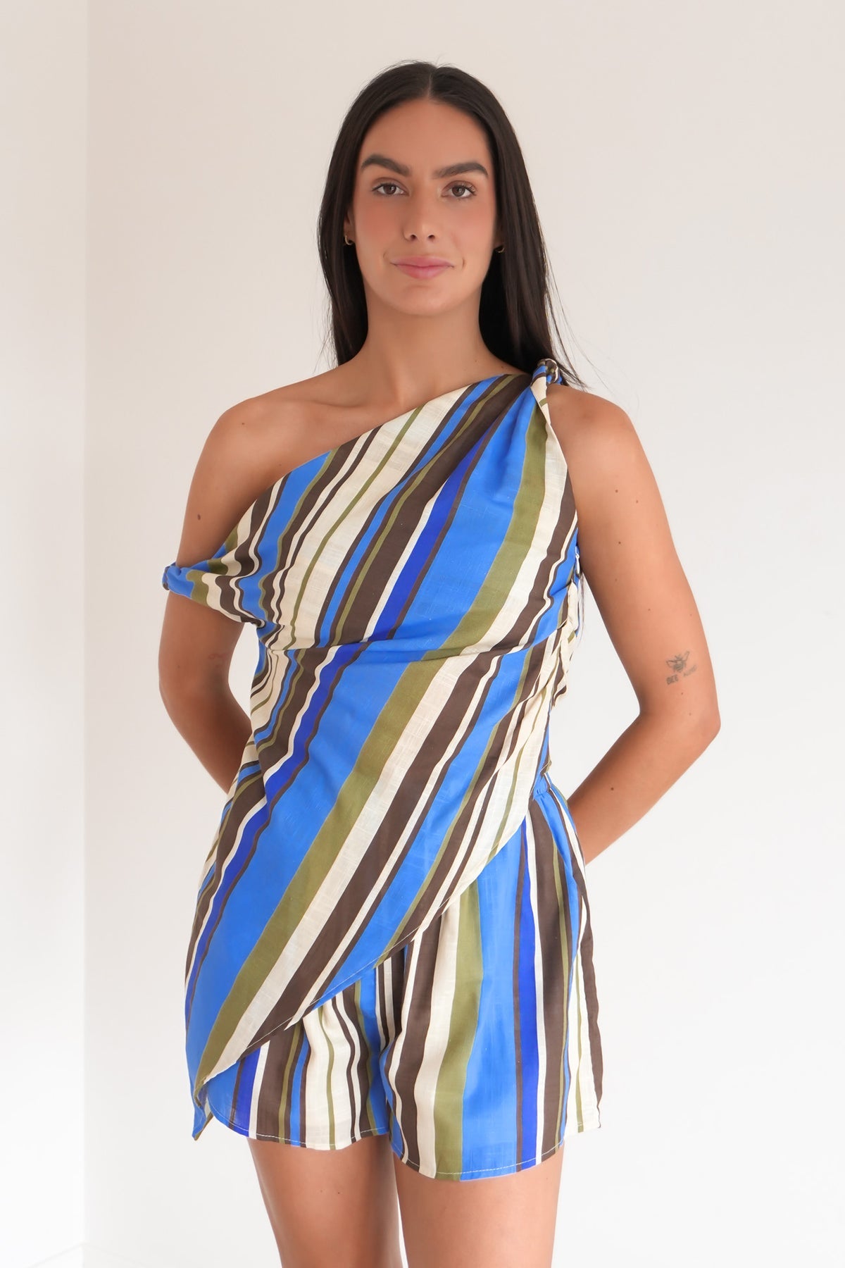 Conjunto short rayas azul caqui escote V | Muy versátil