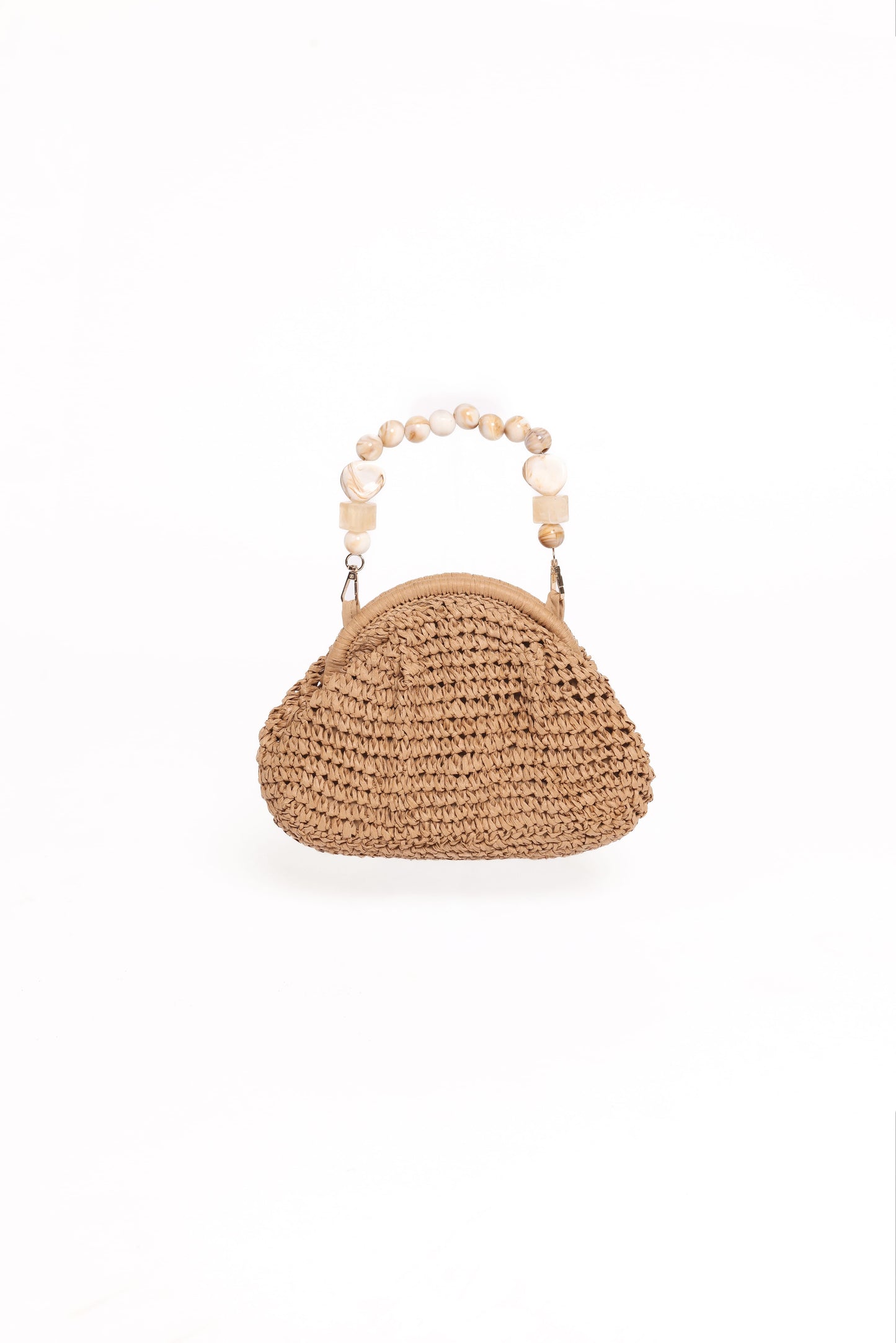 Bolso trenzado color tostado con correa de abalorios
