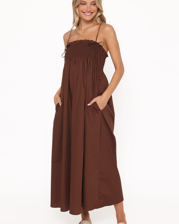 Vestido maxi marrón escote cuadrado | Fluidez y estilo