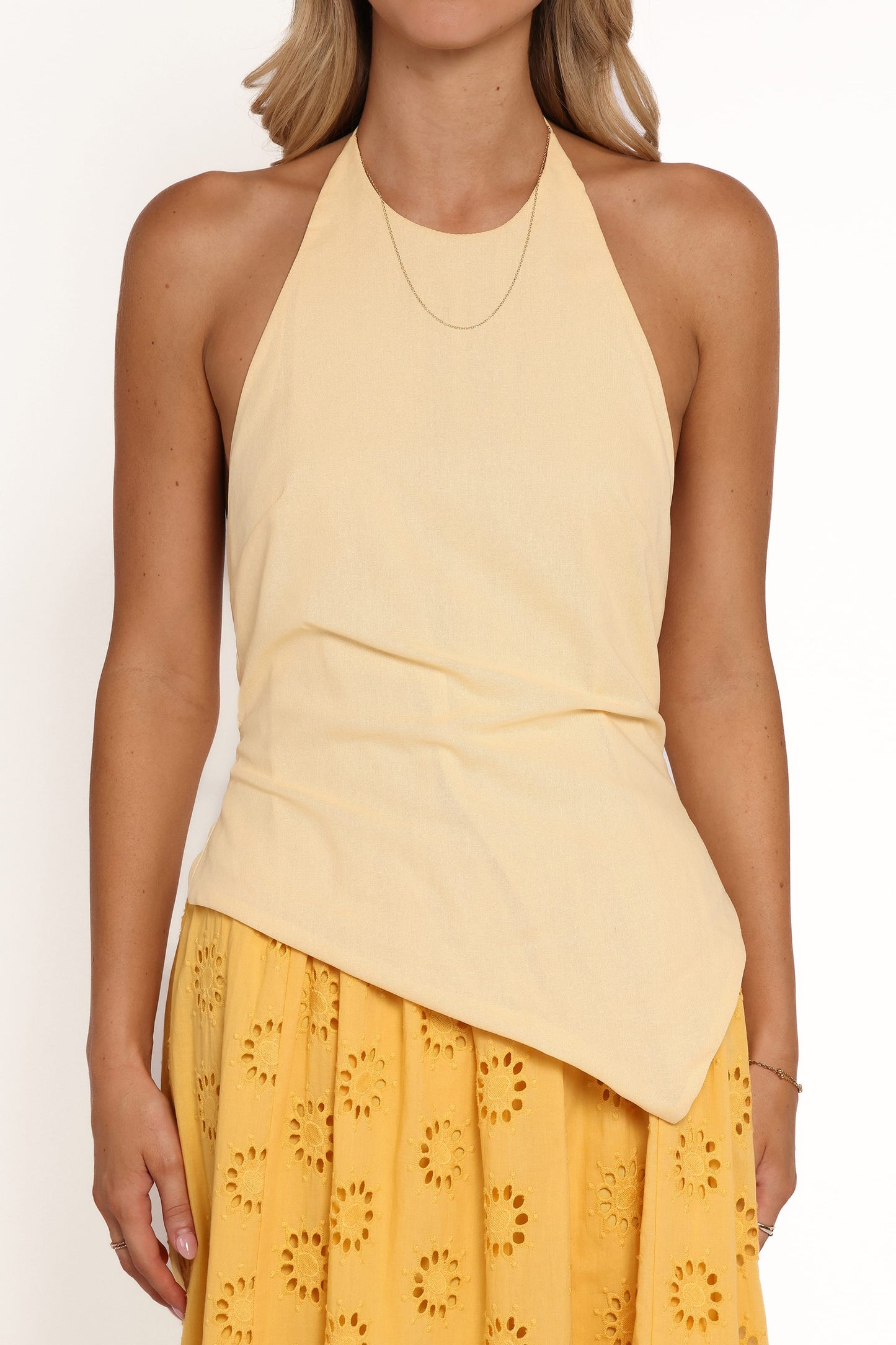 Top amarillo cuello halter | Frescura y vitalidad