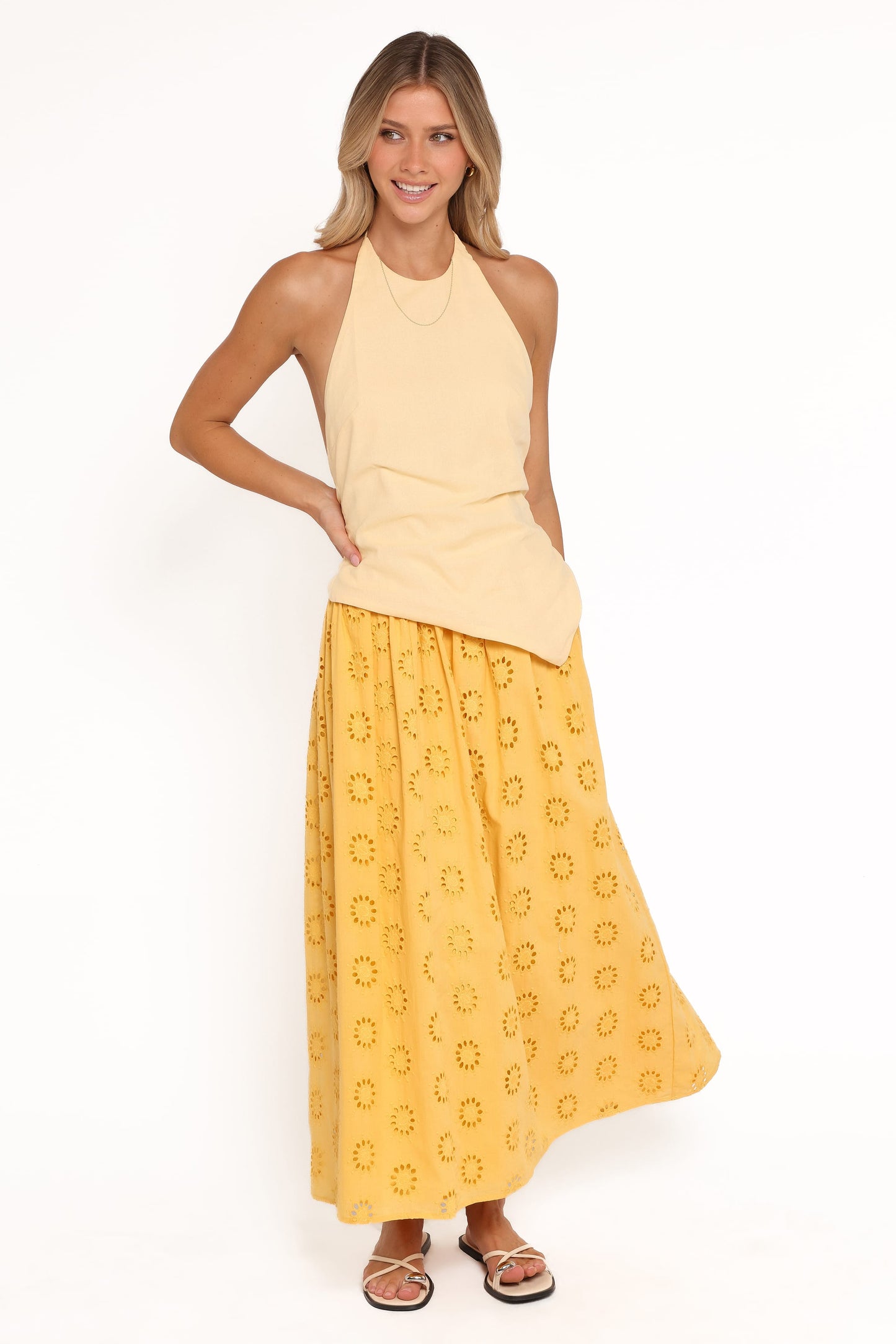 Top amarillo cuello halter | Frescura y vitalidad